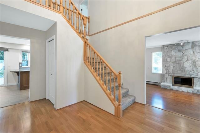 13499 17 Avenue, South Surrey, British Columbia   - Photo 2 - R2387703