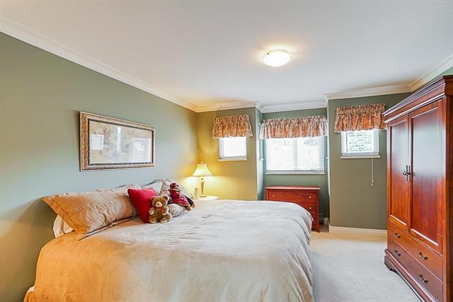 13976 19a Avenue, South Surrey, British Columbia   - Photo 14 - R2370020