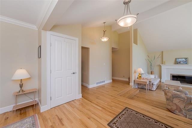 18075 20 Avenue, South Surrey, British Columbia   - Photo 13 - R2504152