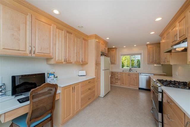 18075 20 Avenue, South Surrey, British Columbia   - Photo 17 - R2504152