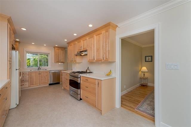 18075 20 Avenue, South Surrey, British Columbia   - Photo 18 - R2504152