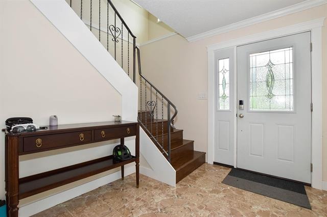 2402 Cameron Crescent, Abbotsford, British Columbia  V3G 2B1 - Photo 3 - R2829282