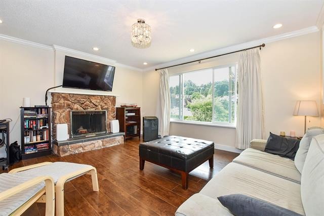 2402 Cameron Crescent, Abbotsford, British Columbia  V3G 2B1 - Photo 4 - R2829282